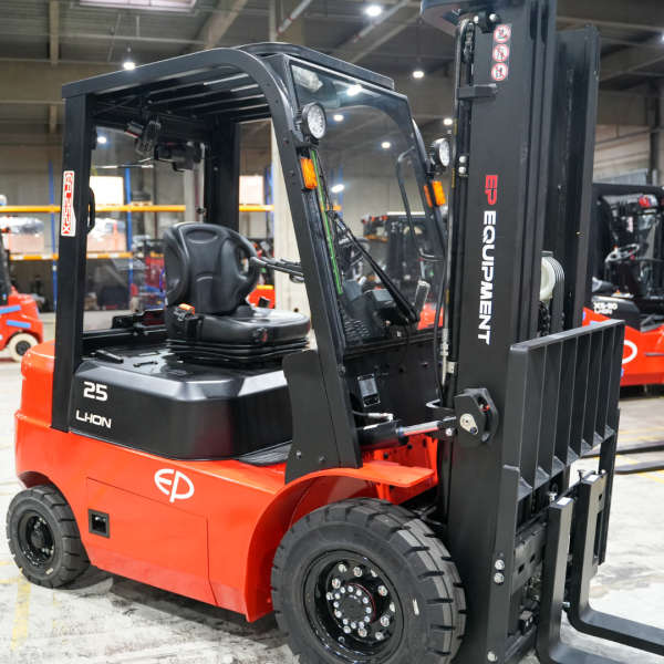 Chariot élévateur électrique 4 roues EFL252X3 – Image 6