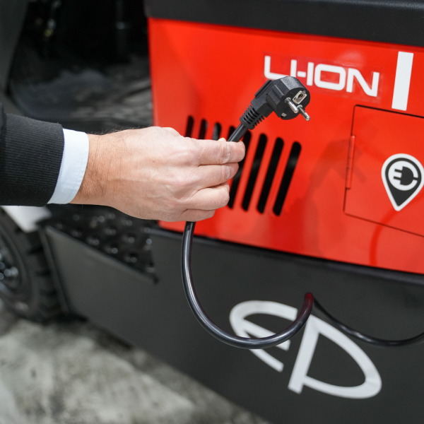 Chariot élévateur électrique lithium compact 3 roues 1500 kg CPD15TVL – Image 11