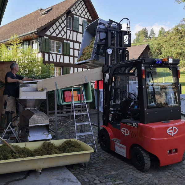 Chariot élévateur électrique compact à 4 roues 1800 kg EFL181 – Image 8