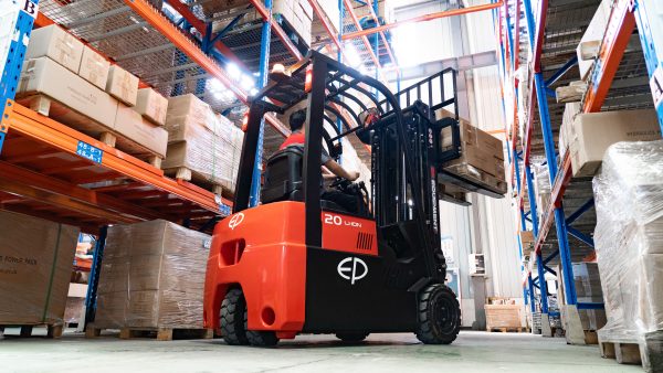 Chariot élévateur électrique lithium compact 3 roues 1800kg CPD18TVL – Image 9