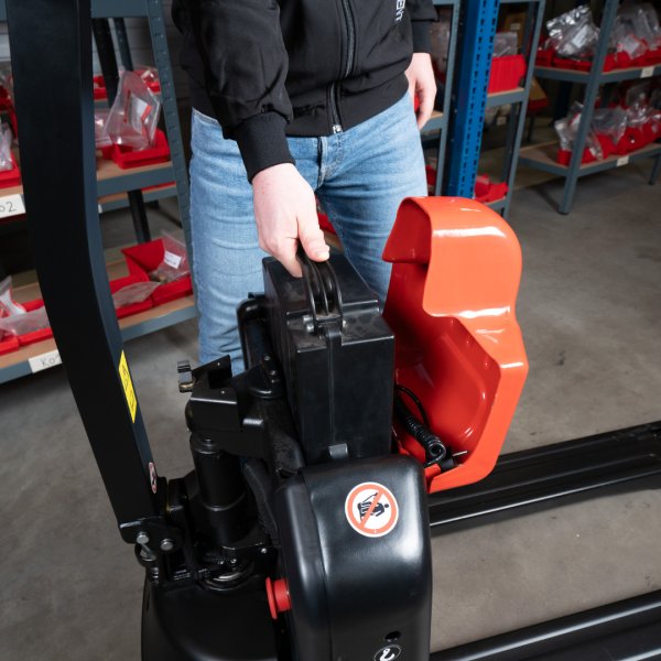 Transpalette électrique semi-professionnel 1800 kg EPL185  – Image 8