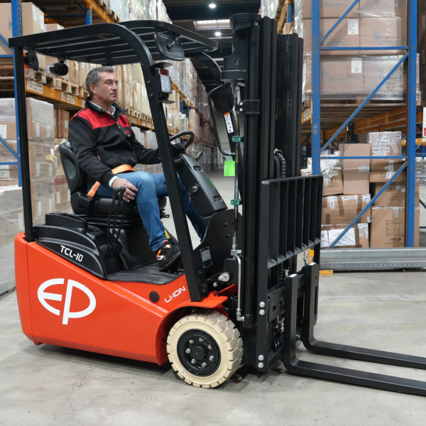 Chariot élévateur ultra-compact 3 roues 1 tonne TCL101 – Image 5