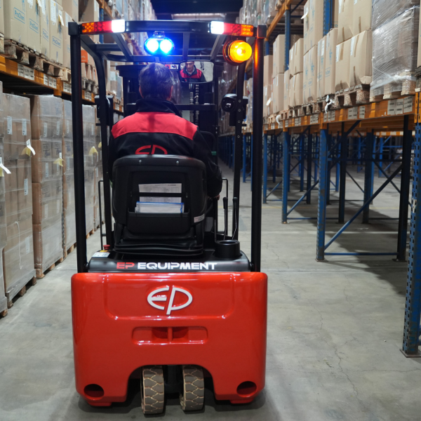 Chariot élévateur ultra-compact 3 roues 1 tonne TCL101 – Image 2