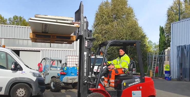 Chariot élévateur électrique